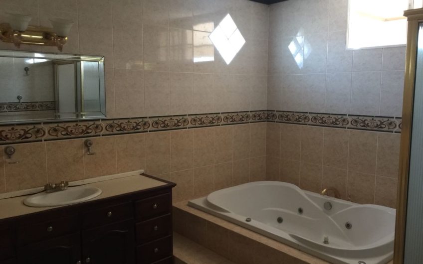 Venta de Vivienda Residencial Jardines del Valle