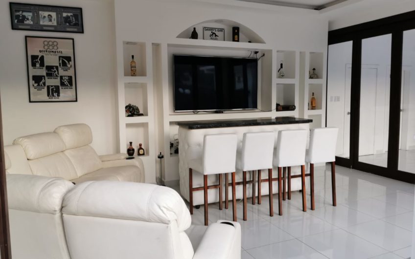 Venta de Vivienda Residencial Nueva en Los Alpes