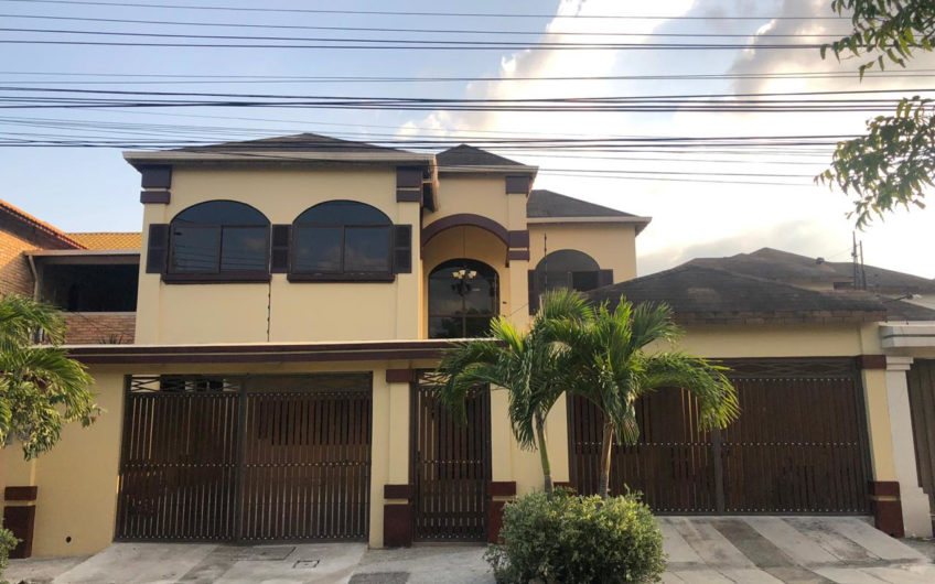 Venta de Vivienda Jardines del Valle