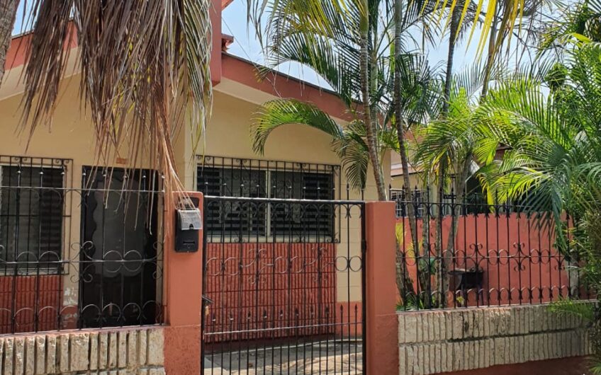 Venta de Vivienda Residencial ubicada en Col. Juan Ramon Molina