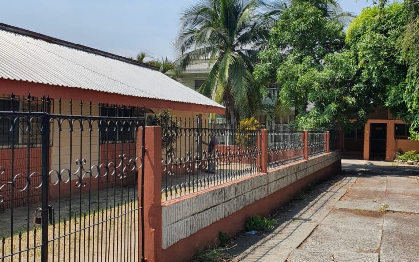 Venta de Vivienda Residencial ubicada en Col. Juan Ramon Molina